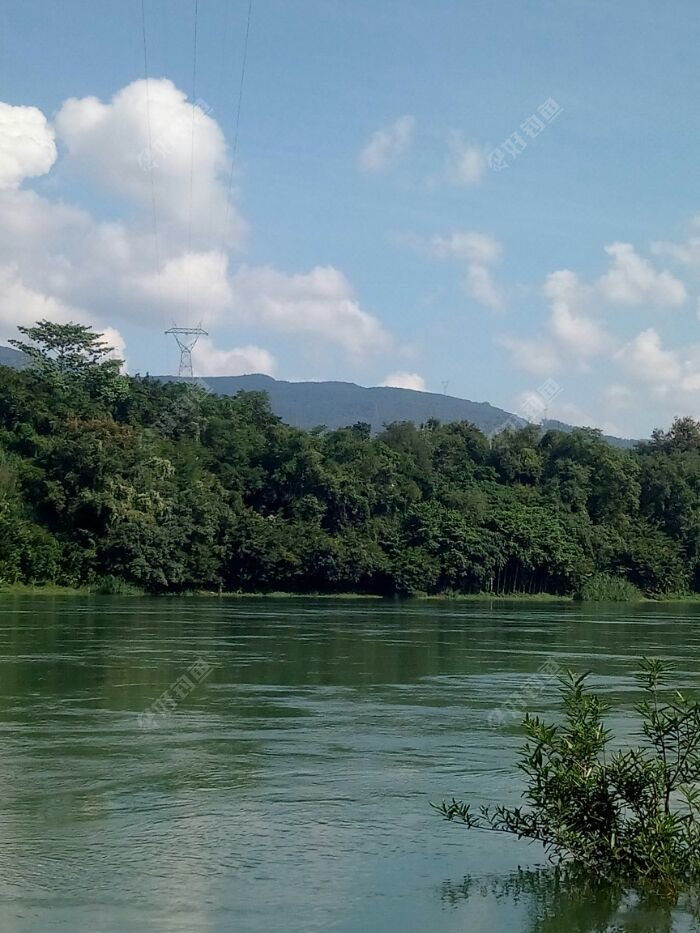 景洪市区澜沧江主河道在这里坐钓,享受大自然的美 景洪市区澜沧江主河道在这里坐钓,享受大自然的美