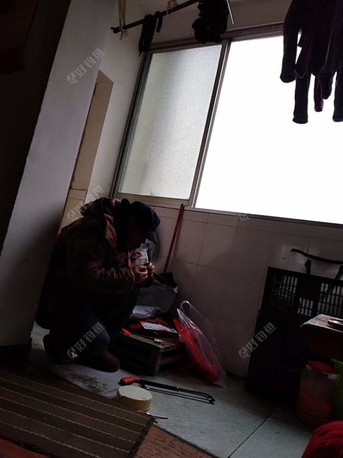 一阵搜寻。（光线不好，再说也不敢面对各位大师）