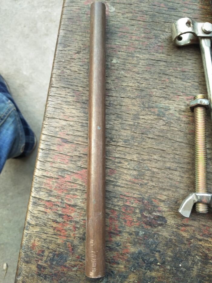 原材料一根直径1cm的空心铜管,和8mm的螺丝帽