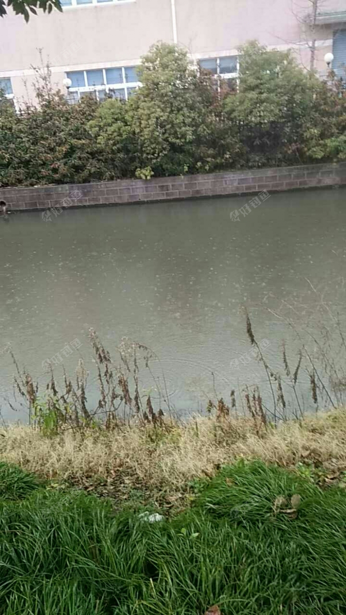 凯悦钢质家具配件门口