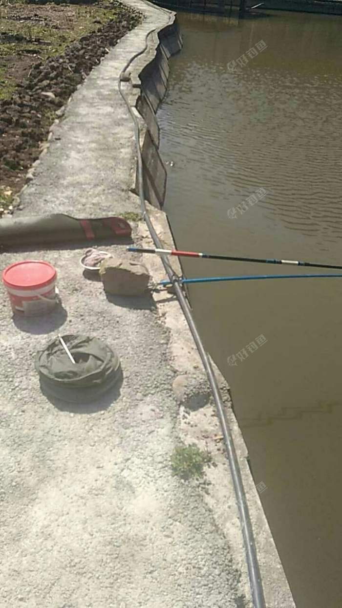 岩底钓鱼塘