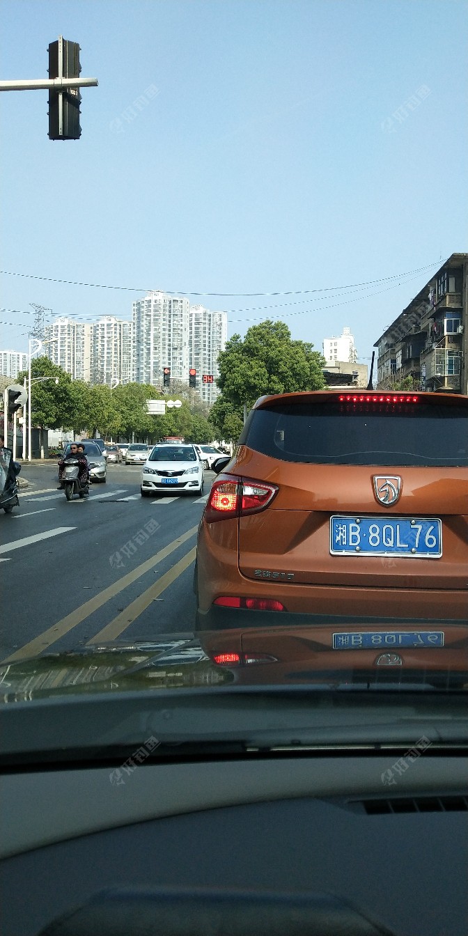 去钓点的路上,车不多!