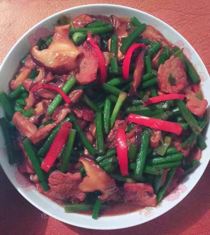 正宗的四川腊肉炒蒜苔!