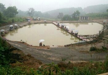 山泉农庄钓鱼台
