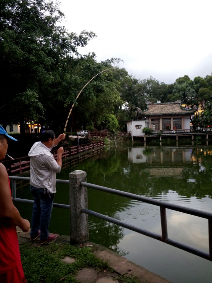 江滨公园钓鱼场