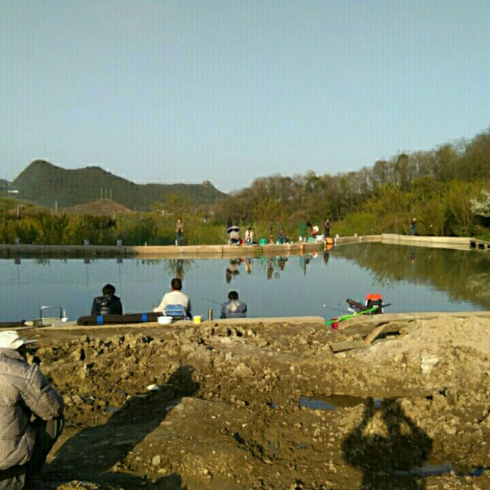 云锦庄章小友钓鱼塘