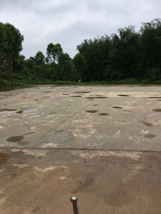 这是河流下游边也有钓友做钓看到面包车了么