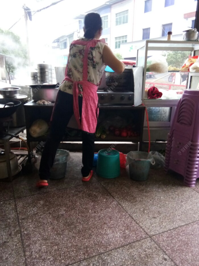 这是吃饭的地方挺便宜的