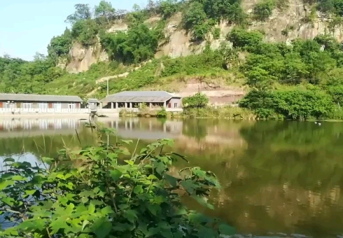 冰洞子钓鱼山庄